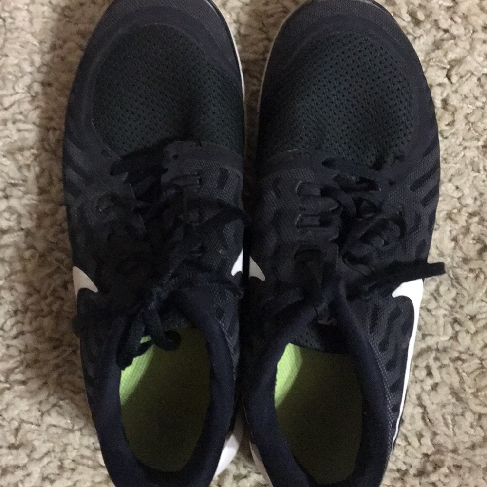 Nike Tennis shoes size 6 Black